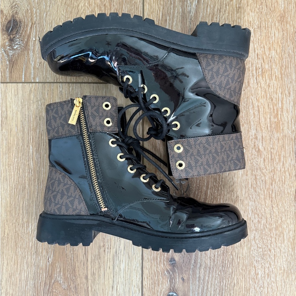 Michael Kors Alistair Black Patent Leather MK Logo Zip Lace Up Bootie Size 7